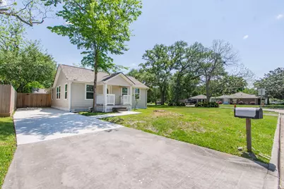 401 Oaklawn Street, League City, TX 77573 - Photo 1