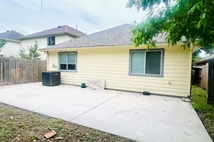 5314 San Pablo Gardens Dr, Houston, TX 77045 - Photo 2