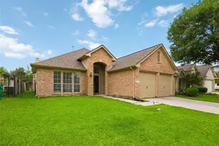 4231 Applerock Dr, Baytown, TX 77521 - Photo 2
