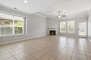 13846 McKinney Creek Ln, Houston, TX 77044 - Photo 16