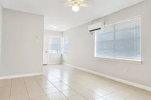 7818 Oak Knoll Ln Ln, Houston, TX 77028 - Photo 6