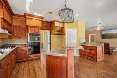 907 Remington Court, Friendswood, TX 77546 - Photo 8
