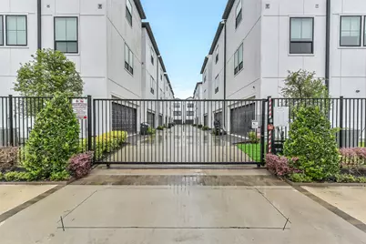 2804 Grand Fountains Drive #D, Houston, TX 77054 - Photo 32
