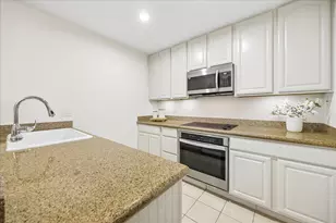 11711 Memorial Dr, Houston, TX 77024 - Photo 10