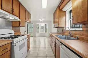 5406 Royal Oak Dr, Texas City, TX 77591 - Photo 2