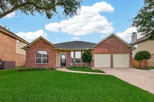 405 Wickford Ct, League City, TX 77573 - Photo 2