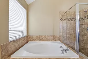 2821 Chinaberry Park Ln, League City, TX 77573 - Photo 36