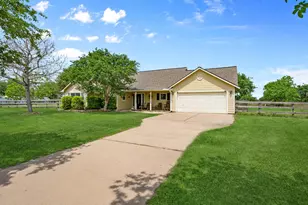 1945 Settler's Way Dr, Sealy, TX 77474 - Photo 2