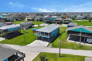 979 Fisherman Dr S, Crystal Beach, TX 77650 - Photo 32