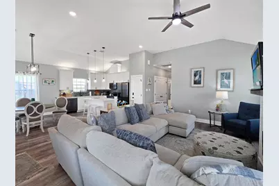 979 Fisherman Drive S, Crystal Beach, TX 77650 - Photo 4