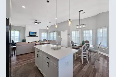 979 Fisherman Drive S, Crystal Beach, TX 77650 - Photo 10