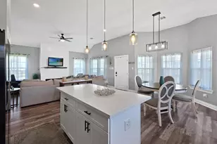 979 Fisherman Dr S, Crystal Beach, TX 77650 - Photo 10