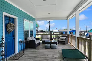 979 Fisherman Dr S, Crystal Beach, TX 77650 - Photo 22