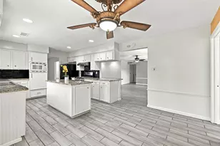 2711 Williamsburg Dr, Dickinson, TX 77539 - Photo 34