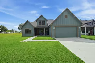 614 Austin St, West Columbia, TX 77486 - Photo 2