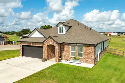 1428 Palamino Trail, Angleton, TX 77515 - Photo 2
