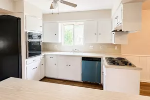 10223 Knoboak Dr, Houston, TX 77043 - Photo 2