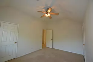 15307 Amesbury Ln, Sugar Land, TX 77478 - Photo 18