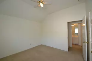 15307 Amesbury Ln, Sugar Land, TX 77478 - Photo 10