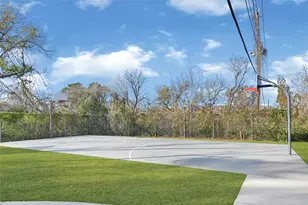 1750 W 23rd St, Houston, TX 77008 - Photo 34