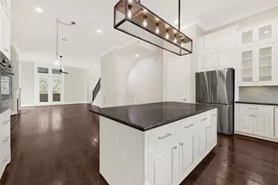 1750 W 23rd St, Houston, TX 77008 - Photo 6