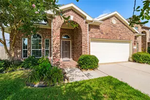 508 Forest Village Cir, La Marque, TX 77568 - Photo 2