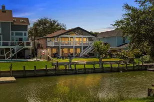 23 Harbor Ln, Kemah, TX 77565 - Photo 2