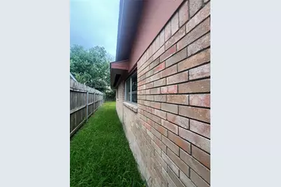 5410 Bungalow Lane, Houston, TX 77048 - Photo 4