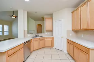 15119 Newfield Bridge Ln, Sugar Land, TX 77498 - Photo 4