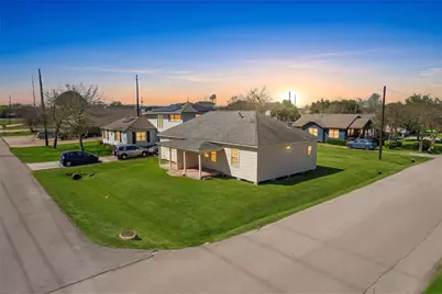 317-319 E B Street, La Porte, TX 77571 - Photo 1