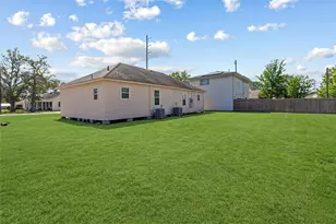 317-319 E B St, La Porte, TX 77571 - Photo 20