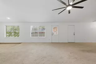 218 Oxford Dr, Conroe, TX 77303 - Photo 10