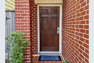 9833 Sandra Ann Court, Houston, TX 77025 - Photo 2