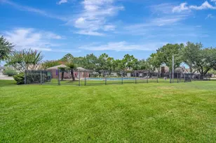 17287 Saturn Ln, Houston, TX 77058 - Photo 2
