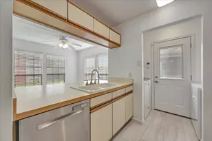 17287 Saturn Ln, Houston, TX 77058 - Photo 24