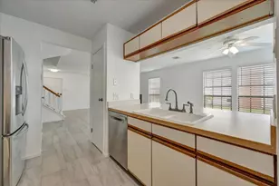 17287 Saturn Ln, Houston, TX 77058 - Photo 34