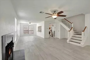 17287 Saturn Ln, Houston, TX 77058 - Photo 8