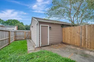 17287 Saturn Ln, Houston, TX 77058 - Photo 4