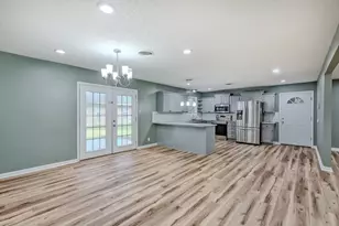 824 S 37th St, Nederland, TX 77627 - Photo 4