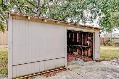 824 S 37th Street, Nederland, TX 77627 - Photo 20