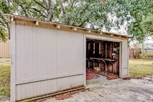 824 S 37th St, Nederland, TX 77627 - Photo 20