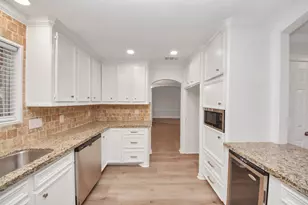 515 Lorie Ln, Seabrook, TX 77586 - Photo 8
