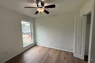 1100 N Heron Dr, Seabrook, TX 77586 - Photo 6