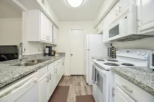 17401 Red Oak Dr, Houston, TX 77090 - Photo 6