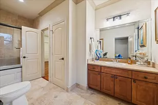 24 E Shady Ln, Houston, TX 77063 - Photo 36