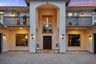 24 E Shady Ln, Houston, TX 77063 - Photo 2