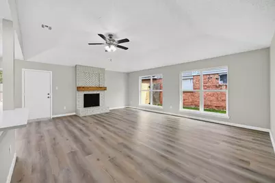 2402 Colonial Ridge Drive, Friendswood, TX 77546 - Photo 6