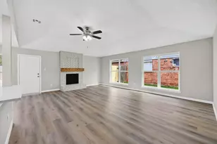 2402 Colonial Ridge Dr, Friendswood, TX 77546 - Photo 6