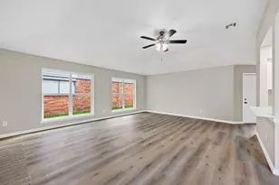 2402 Colonial Ridge Dr, Friendswood, TX 77546 - Photo 10