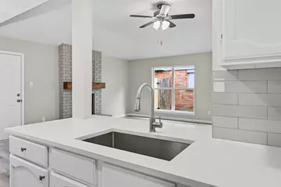 2402 Colonial Ridge Drive, Friendswood, TX 77546 - Photo 16